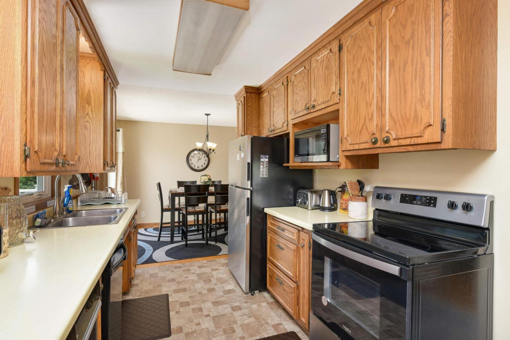 Cottage Grove Haven, Spacious 4-Bed, 3 Baths Retreat Экстерьер фото